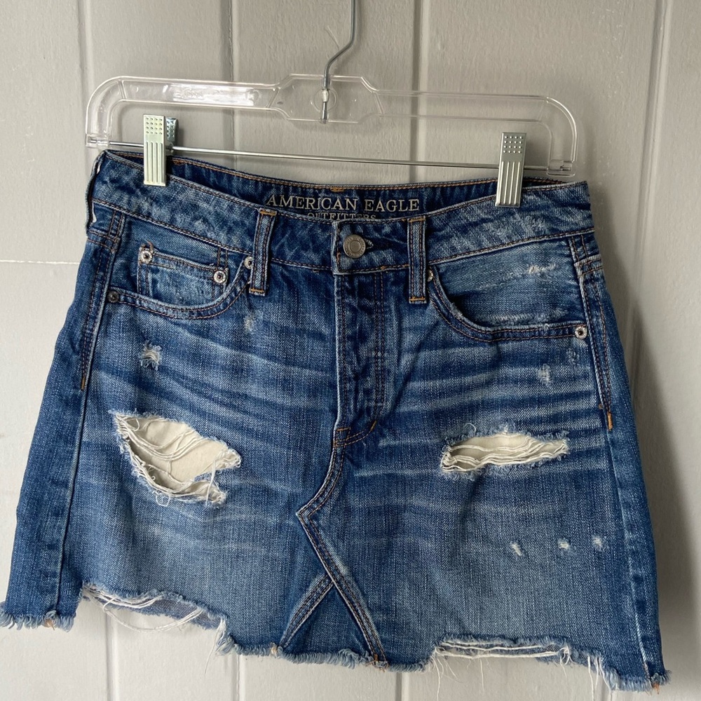 American eagle distressed jean skirt size 4